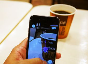 【悲報】マクドナルドでコーヒー1杯で長居して「ポケモンGO」をする客が増加…最悪の循環か