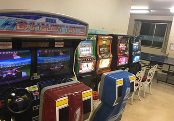 【画像】旅館にある古いゲーム機ばっかのゲームコーナーwww