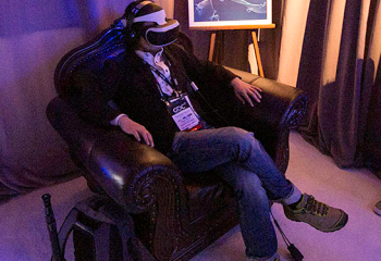公式 psvrを利用したいなら真っ暗な部屋でやってくれ えび通 公式 psvrを利用したいなら真っ暗な部屋でやってくれ えび通