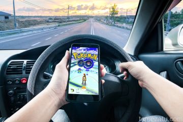 ポケモンGOの「ぼうけんノート」を見ながら運転していた女性、歩行者をはね死亡させる　マスコミ「！」シュババ…ッ!!!