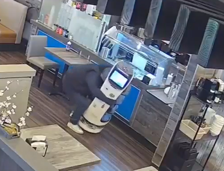 【悲報】ガストの猫型ロボットが盗まれるｗｗｗｗ