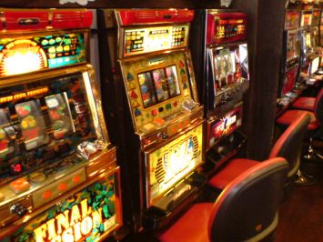 ゲーセンでパチンコとかスロットやってる奴って何が楽しいの？