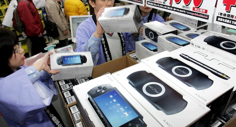 【PS5不要】多根「新型PSPはすでに仕込み済み? “PS5全タイトル対応”の準備が進行中」