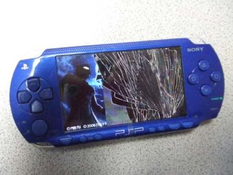 【事件】熱血教師がゲームをやめない生徒の「PSP」破壊、弁償を求められ物議に
