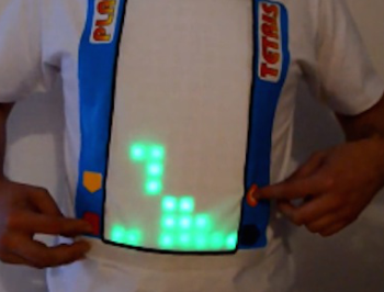 Tシャツを改造して『テトリス』をプレイできるようにした男が話題に！（動画あり）