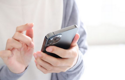 【総務省調査】スマホ保有世帯、初のテレビ超え ネット利用者割合13~69歳の各年代層で9割超え 「(テレビの代わりに)スマホを部屋で見るのが習慣になっている」