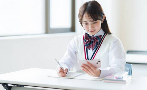 【教育】急増する「自分の頭で考えない子」。すぐ検索が当たり前に…スマホ時代の“親切すぎる教育”が奪った力