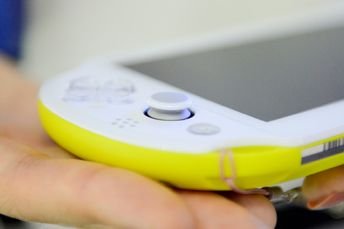 【速報】Vita後継機登場間近か？「新型ゲーム機組み立て」契約社員を募集！！