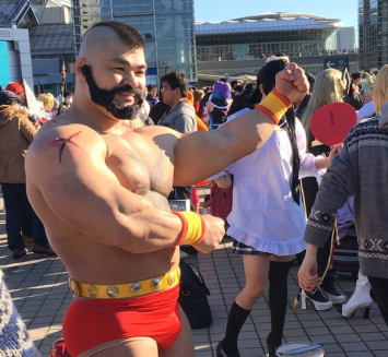 【コミケ】ザンギエフのコスプレが超凄いと話題にwwwww！　筋肉とモヒカンは本物