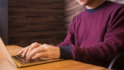 ゲームにプロの脚本家や演出家が関わる事が少ないのは何故なのか