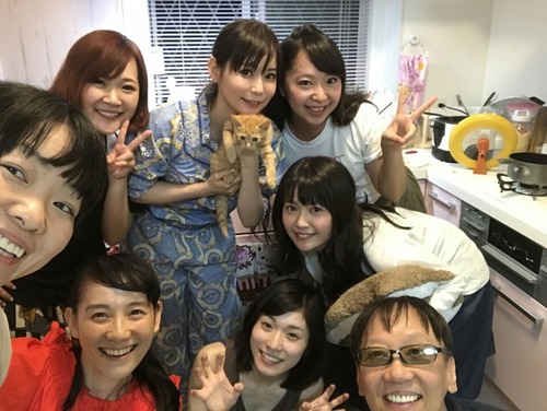 ドラクエP 堀井雄二さん、しょこたん家のホームパーティーで満面の笑顔wwww  イモトもいるぞｗｗｗｗｗ