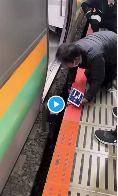 32826