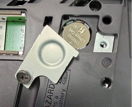 【悲報】PS5 Slim、ボタン電池交換可能になるがユーザーが交換すると保障対象外