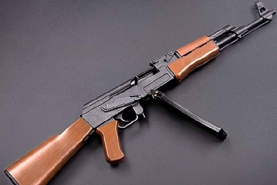 【動画】結婚式で祝砲用のAK47を乱射したオッサン、誤って新郎を◯◯してしまう