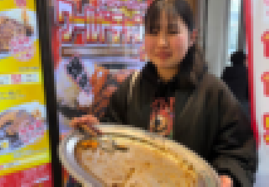 【画像】大食い女子、ゴーゴーカレー八戸店にて「伝説」を残すｗｗｗｗｗｗｗｗｗ