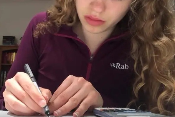 高市総理が高度人材だし日本には無制限で受け入れていいって言った永住権持ち特定2号の問題出してくで～