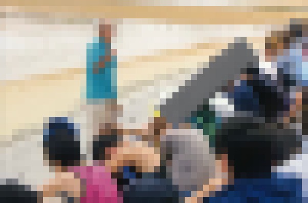 【画像】平和学習　辺野古で話を聞く高校生の様子がこちら