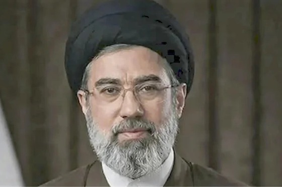 【悲報】イランの新しい最高指導者モジタバ師、何故かダンボールになる