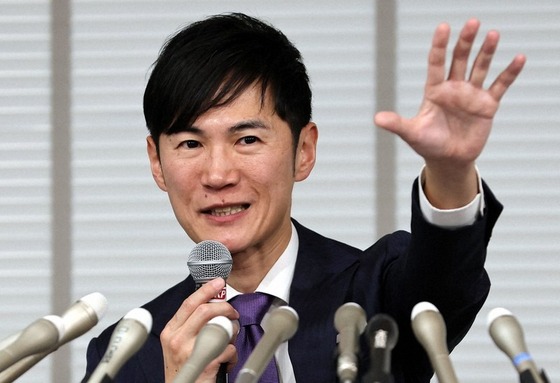 【動画】石丸さん、初対面の議員を詰めて得意げ→小西議員に「全員落選させた党首が何言ってんだ」と返され不機嫌に