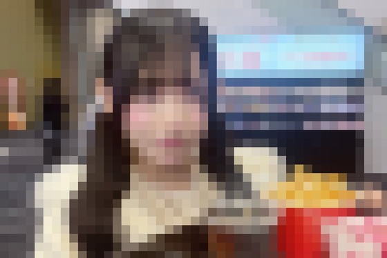 【闇深】17歳・高2アイドル、自撮り写真のコーラに男性が映り込み炎上→「重大な契約違反」で解雇