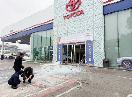 【速報】トヨタ中国支店で容疑者が自爆…