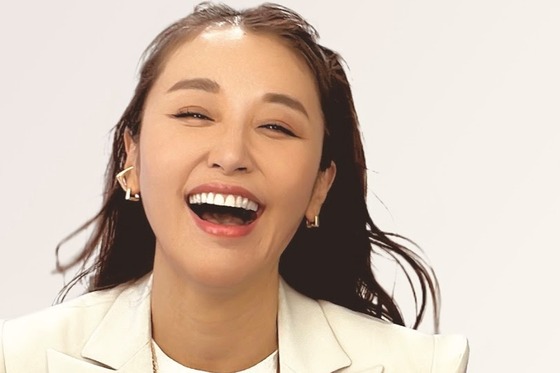 鈴木紗理奈（48）、正体を現す。