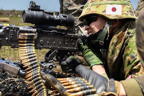 日本政府、自衛隊の階級名を軍隊式に変更　『1佐 →大佐』『1尉から大尉』