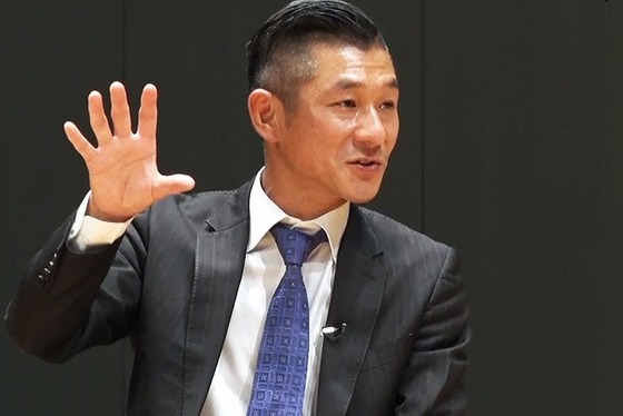 【悲報】笑い飯・哲夫「もうTheＷの審査員は断ろうかな。僕にはコメント求められてないようなので」