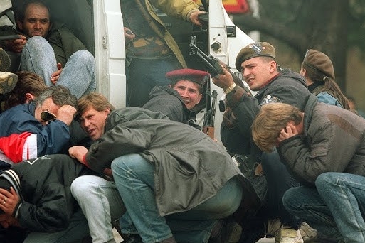 【激ヤバ】ボスニアで人間狩りツアー、1人1400万円から…高齢者射殺は無料