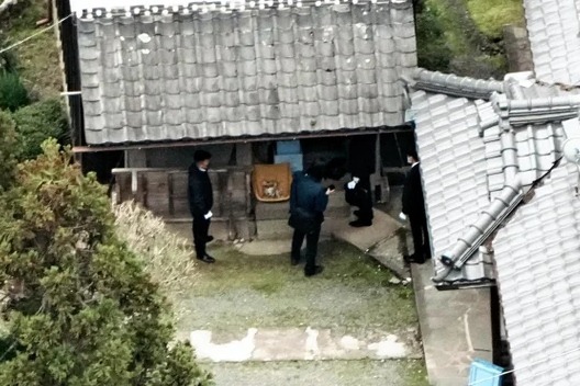 【悲報】安達のおばあちゃん「あいつ(義父)が怪しいんや」