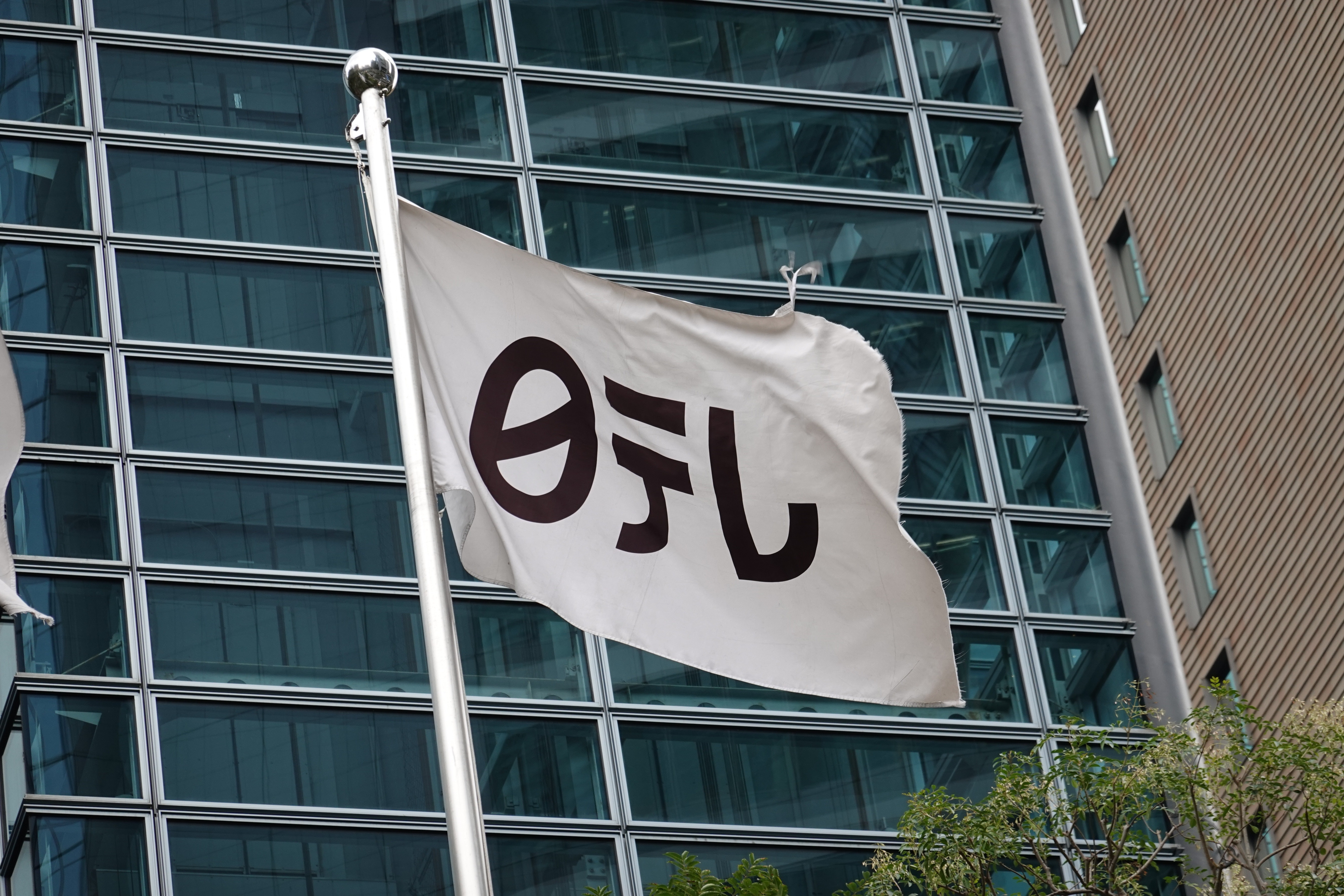 【悲報】ポケモンセンター刺殺事件で卒業アルバム写真を報じた日テレに批判の声「被害者の顔を晒すのは違う」