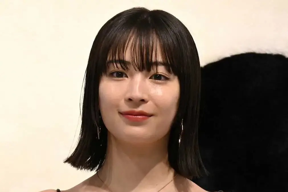 【動画】広瀬すずさん、華麗な「胸トラップ」を披露してしまうｗｗｗｗｗのサムネイル