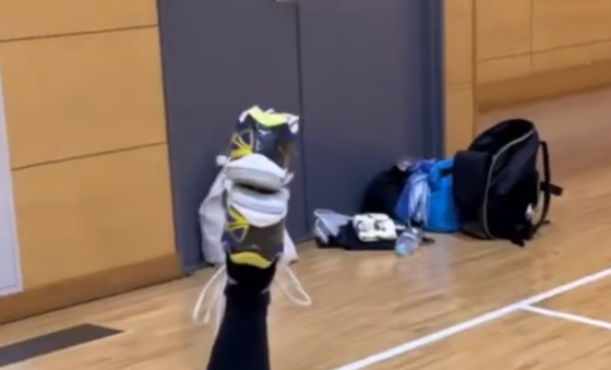 【朗報動画】美人お姉さん、バランス感覚がすごすぎるwwwwwwwwwwwww