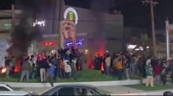 【速報】イラン国民、死亡が確認されたハメネイ師の像を引き倒す