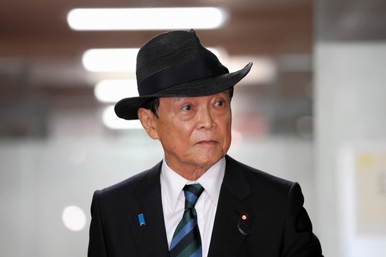 【朗報】麻生太郎「高市になって間違いなく世の中明るくなった、前総理はどよーんとしてた」ドッ