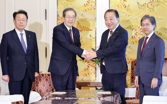 立憲民主党（146議席）「行くぞ！みんな、合体だ！」　公明党（21議席）「おう！」