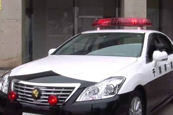 【悲報】母転ぶ→娘驚く→アクセル踏む→母を轢く