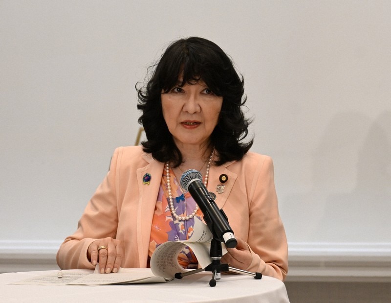 片山財務相「私とは全く無関係の人」「もともと警備体制として、この人が私に会いに来ることを把握していた」