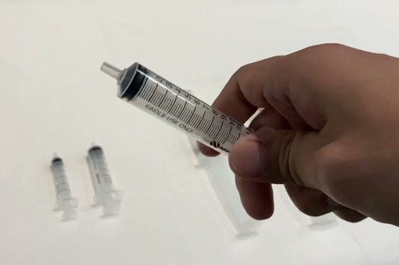 【速報】注射器に入れた自分の体液を背後から女性の服に…27歳会社員の男を3度目の逮捕