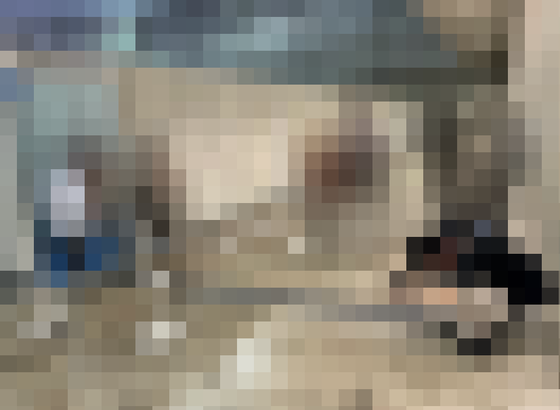 【画像】コスプレイベントの女子更衣室前にヤベー奴がいた