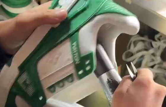 【衝撃】ルイ・ヴ◯トンの靴、中国工場で原価約1600円→18万円販売の動画が拡散されネット騒然