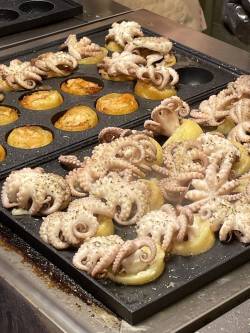 【画像】タイ発！新たなるたこ焼き革命の幕開け