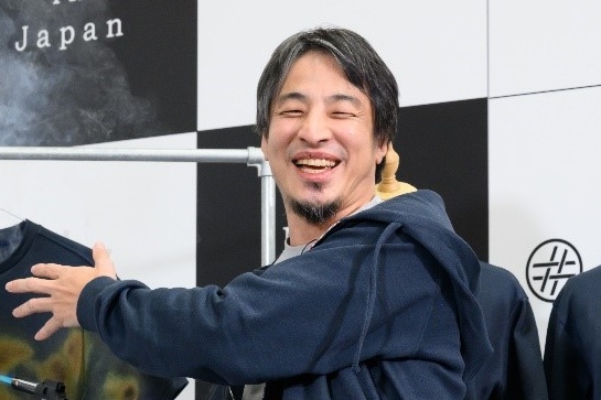 ひろゆき氏、今後は「洗濯機を買わなくなる。新聞もテレビも…」  個人が設備投資しなくなると予測