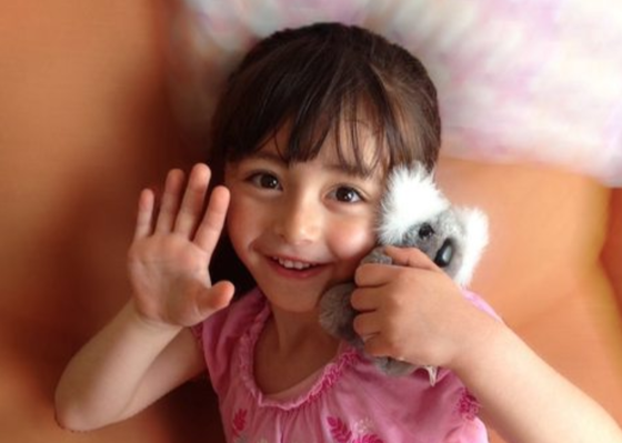 【画像】アイドルの幼少期、とんでもなく天使すぎると話題に