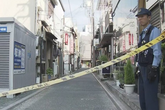 【悲報】ガールズバーで店長と店員刺した41歳の無職を逮捕