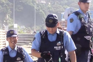 水着女子「あのオッサン盗撮してる…通報しなきゃ！」