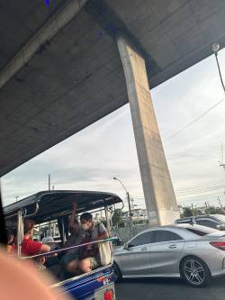 【画像】タイの高速道路の柱に注目！その細さが物議を醸す