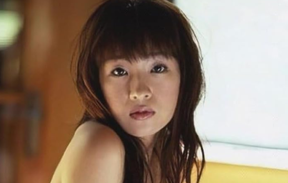 大沢あかね（40）「この美容本買って私みたいに奇麗になってね」　