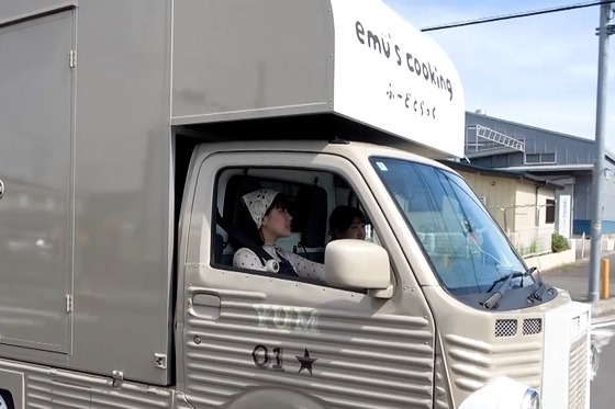 【悲報】女さん（24）親に金を出してもらいキッチンカーを開業するも、嫌になり彼氏を作って逃亡。