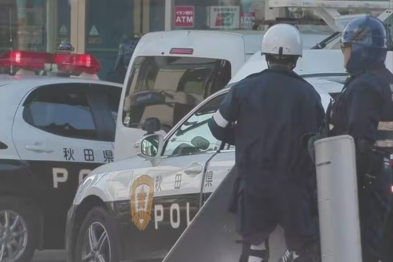 【速報】イオンにクマが侵入。店員が閉じ込める